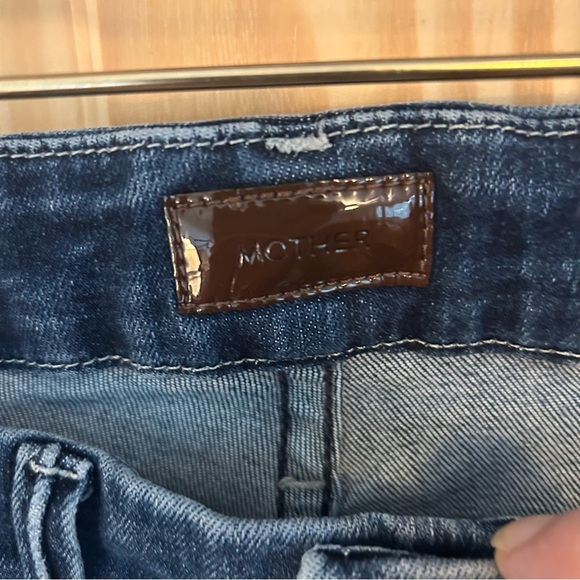 MOTHER The Looker Ankle Fray Jeans in Invitation Only Wash. Size. 25. - Picture 6 of 16